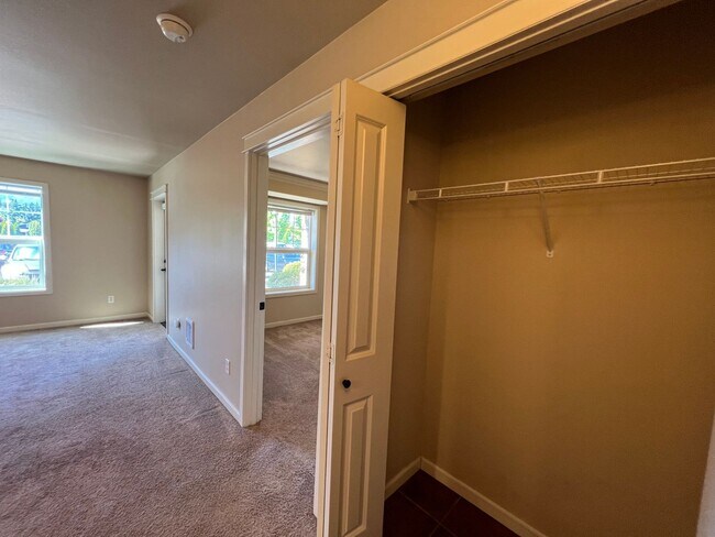 Building Photo - 1 Bedroom 1 Bath With Washer Dryer at Cypr...
