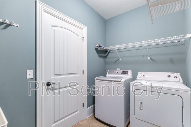 Building Photo - 8802 Mckenzie Farm Dr