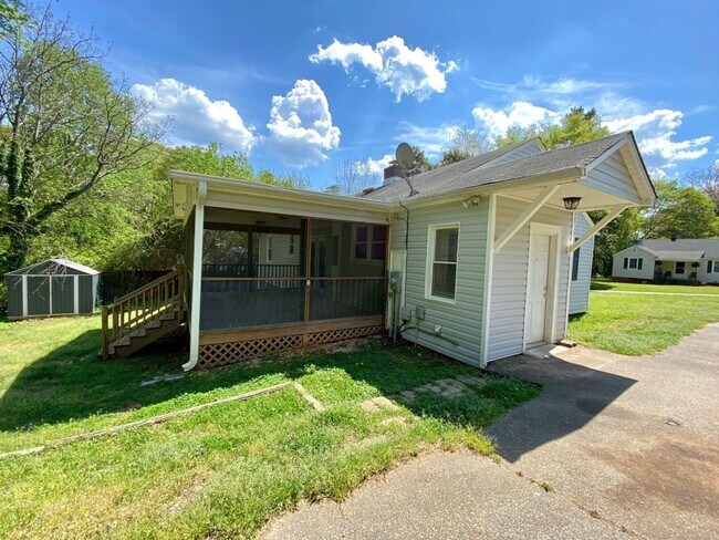 Building Photo - 109 Kreswell Cir