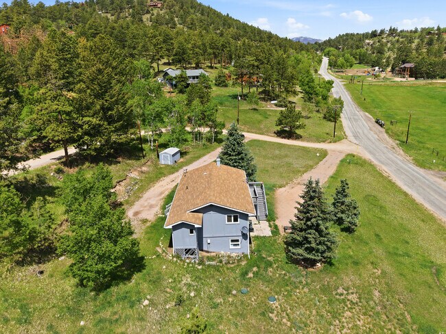Building Photo - 836 Sleepy Hollow Dr