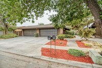 Building Photo - 1441 W Norwich Ave