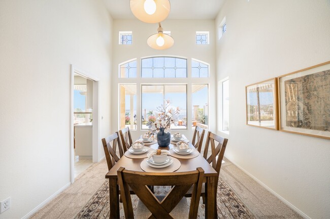 Building Photo - 4 Bedroom View Home in Emerald Heights | 3-Car Garage | Guard Gated Community