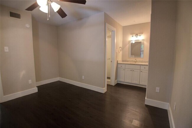 Building Photo - 1306 Norwalk Ln