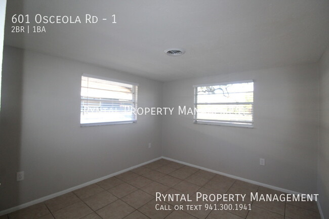 Building Photo - 2/1 Duplex just Minutes from Venice Beach!