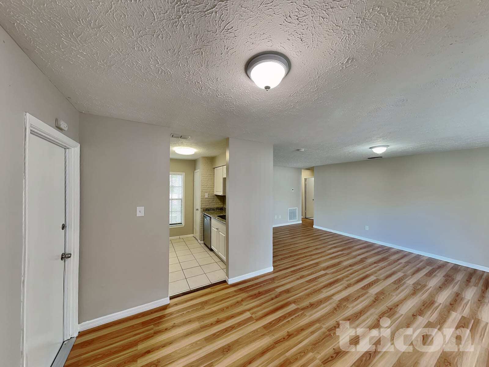 Building Photo - 2704 Mnr Hl Dr