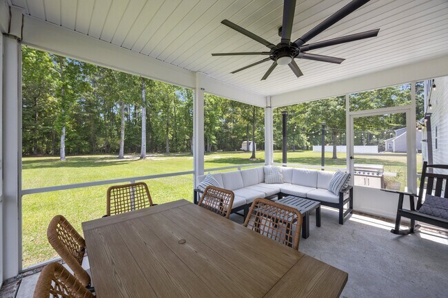 Building Photo - 3506 Sir James Ln