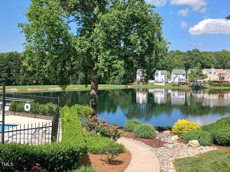 Building Photo - Room in Condo on Springfork Dr