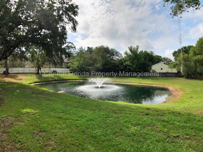 Building Photo - 2550 N Alafaya Trail