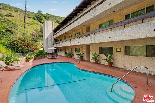 Building Photo - 2700 Cahuenga Blvd