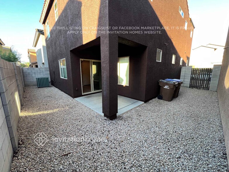 Building Photo - 336 S Travis