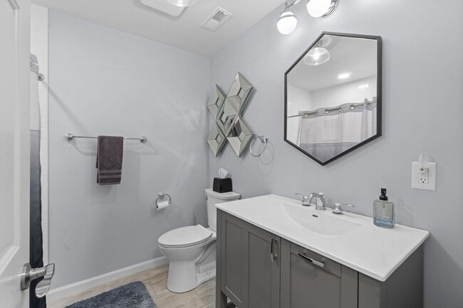 Building Photo - 709 Sydney Terrace