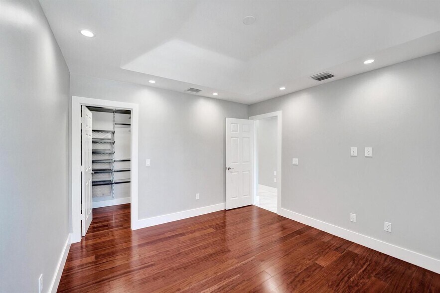 Building Photo - 1326 SW 23rd St