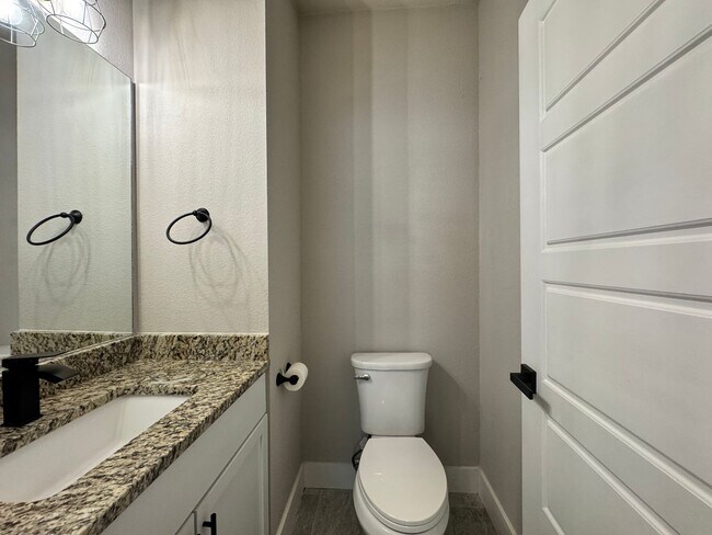 Building Photo - For Rent – 100 Brooklyn Dr, Canyon Lake, T...