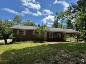 Building Photo - 3 Bedroom 1 Bathroom Home