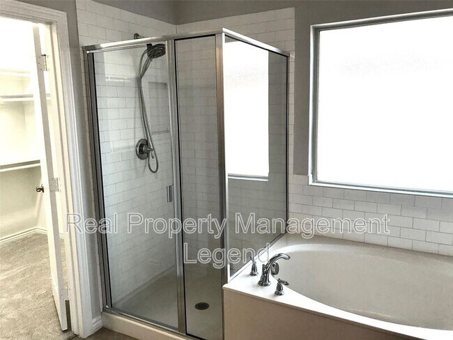 Building Photo - 4021 Lazy River Ranch Rd