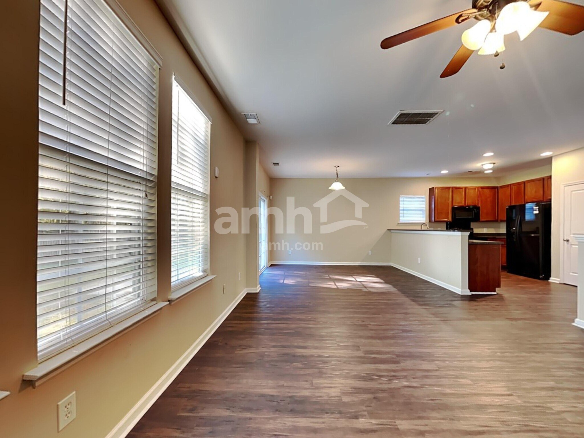 Building Photo - 577 English Oak Cir