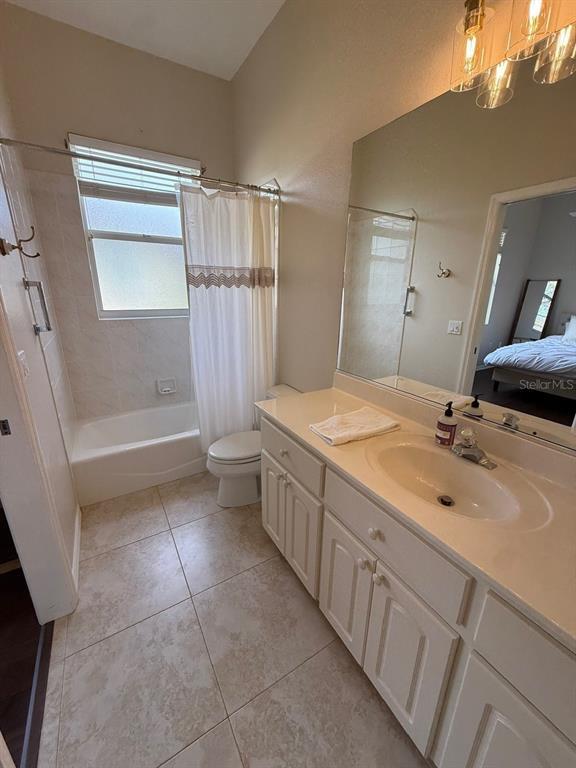 Building Photo - 702 Silk Oak Dr