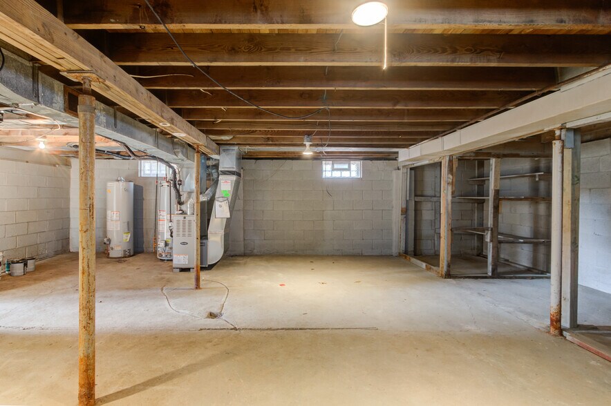 Building Photo - 610 E Lewiston Ave