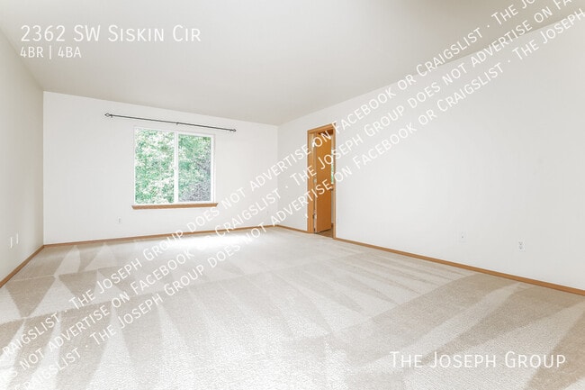 Building Photo - 2362 SW Siskin Cir