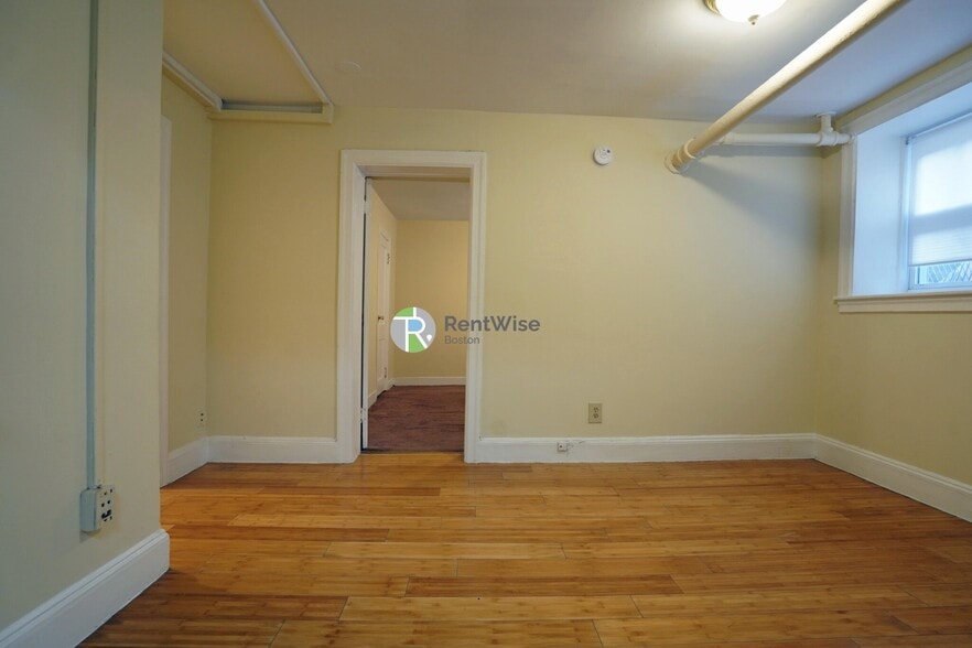 Primary Photo - 35 Gardner St