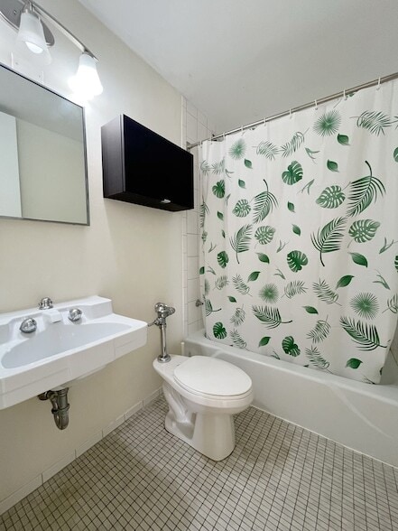 Building Photo - 1401 E 55th St