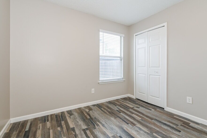 Building Photo - 1225 Peabody Dr E