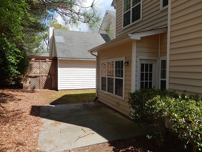 Building Photo - 211 Bridgepath Dr