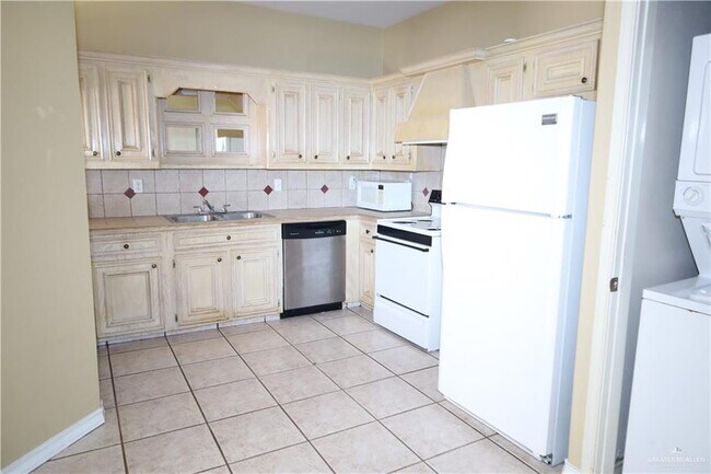 Building Photo - 606 Buena Vista Dr
