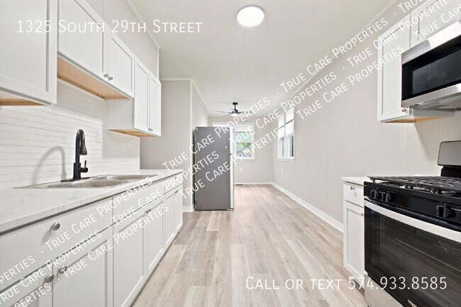 Building Photo - 1325 S 29th St