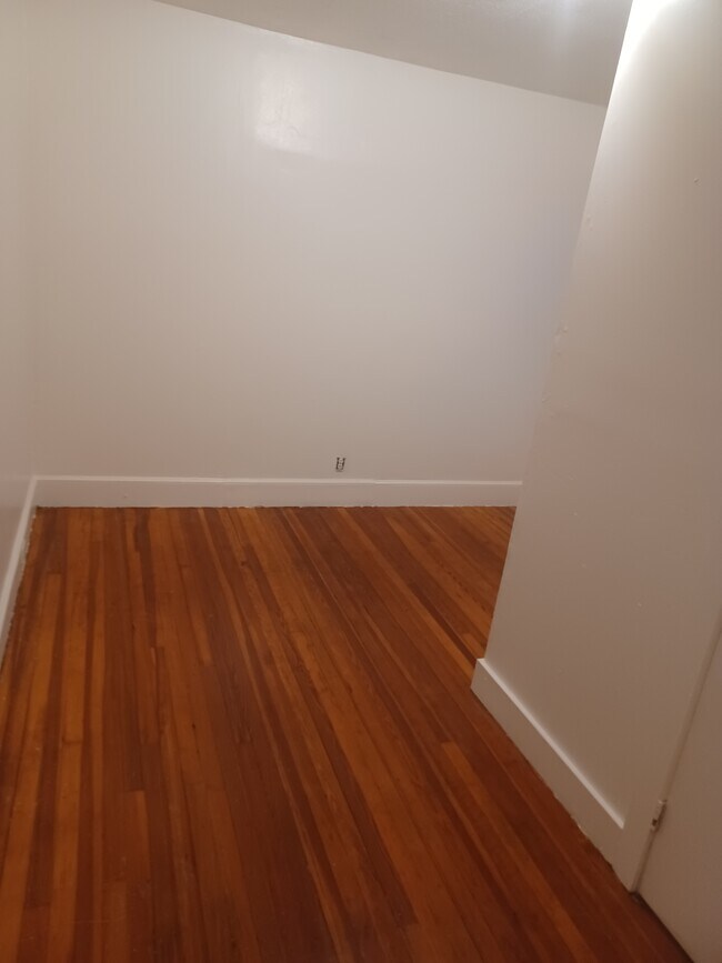 Entry 2nd Bedroom w/ Half Bath - 65 Parmelee Ave
