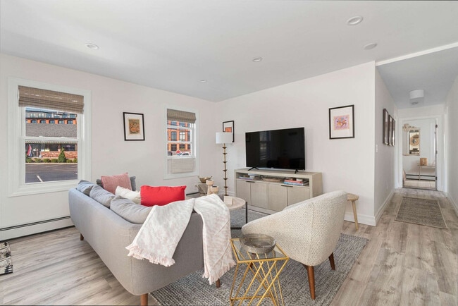 Building Photo - 136 Main St