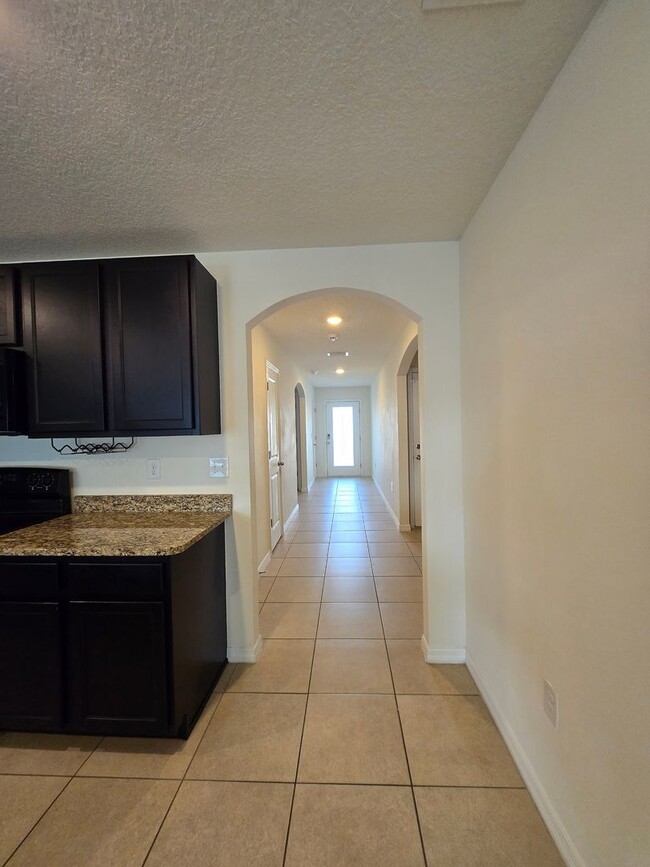 Building Photo - 4  bedroom 2 bath Home for Rent  in the He...