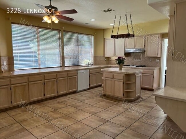 Building Photo - 3228 Lennox Ct