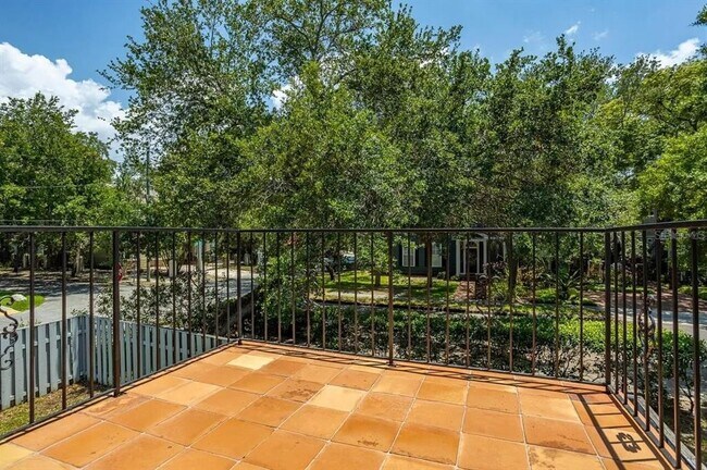 Building Photo - 1011 S Moody Ave