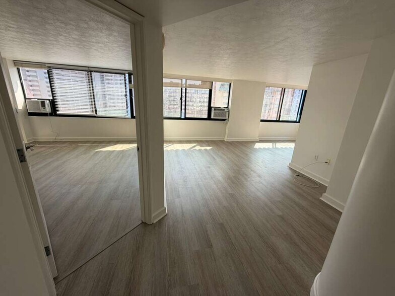 Building Photo - 343 Hobron Ln