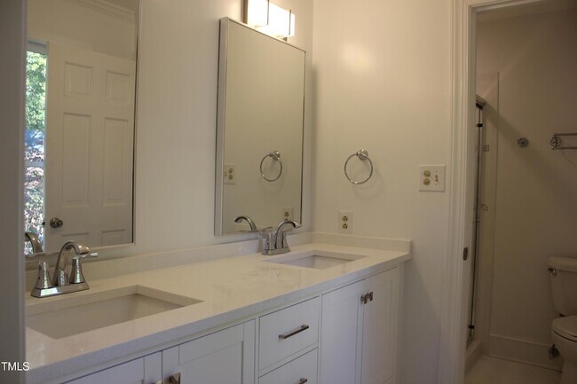Building Photo - 6321 Gainsborough Dr