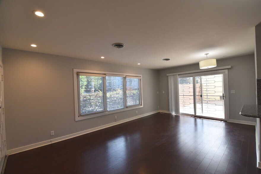 Building Photo - 11204 Peach Grove St