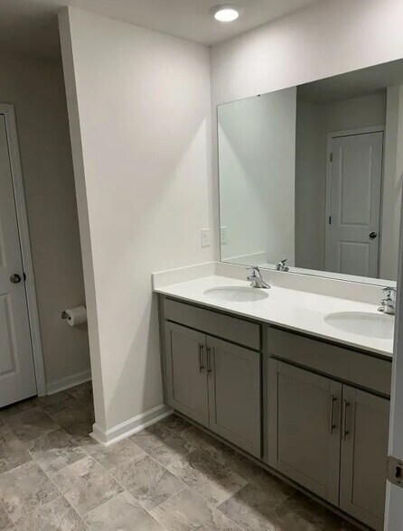 Building Photo - Room in Townhome on Murray Br Dr