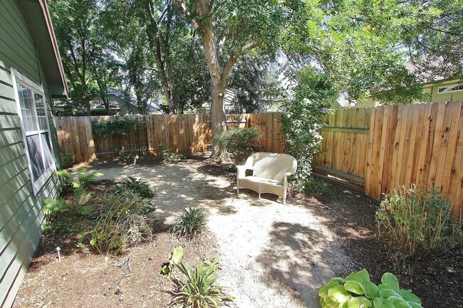 Building Photo - Charming Single-Level Home in Southeast Bo...