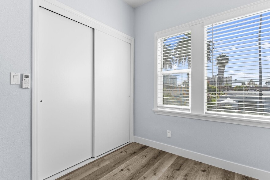 Building Photo - 1711 E Appleton St