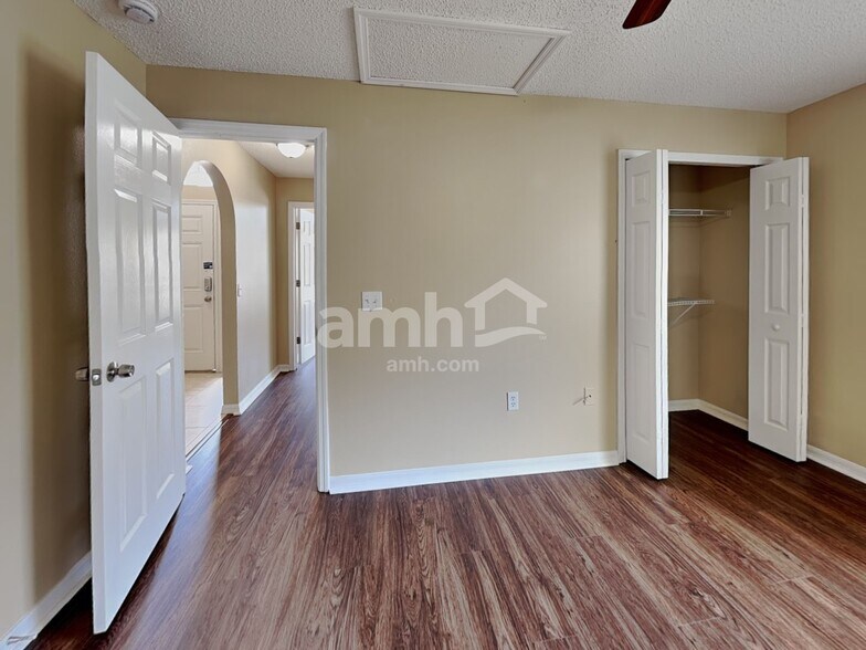 Building Photo - 1683 Sorento Cir