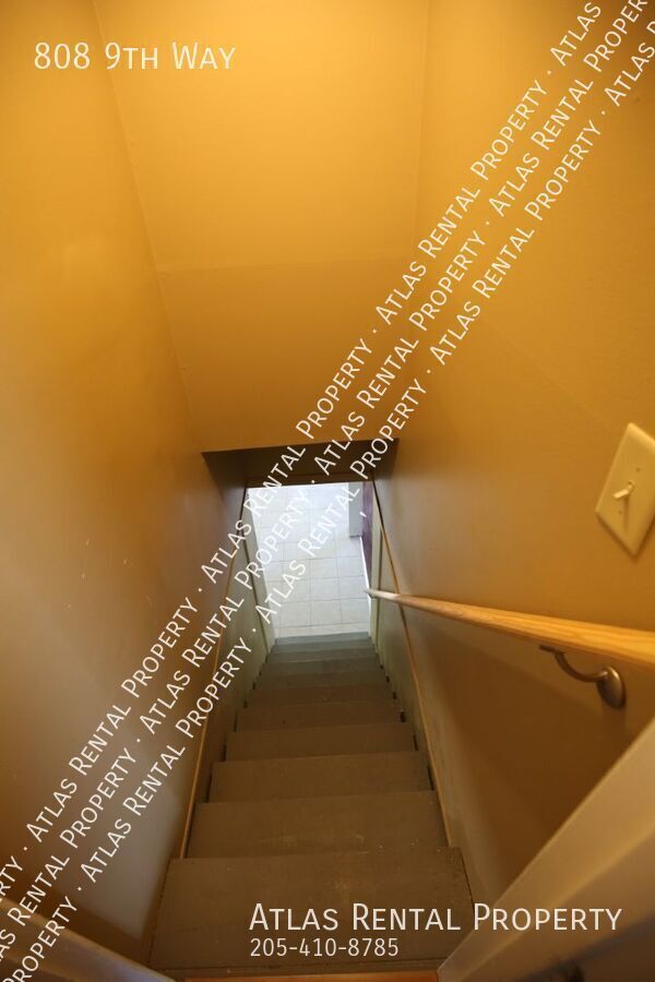 Building Photo - 808 9th Way