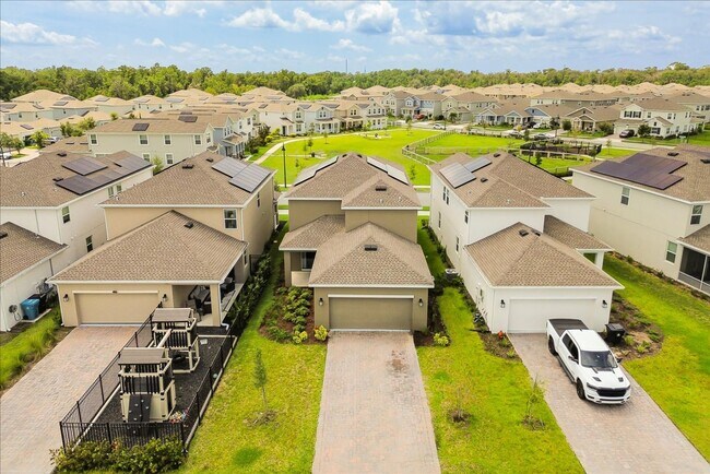 Building Photo - Spacious 5-Bedroom Solar Home for Rent in ...