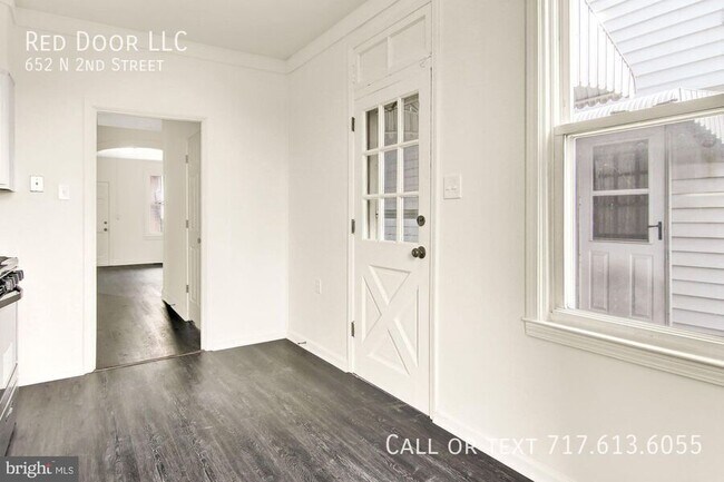 Building Photo - 652 N 2nd St