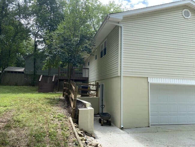 Building Photo - 11130 Concord Woods Dr