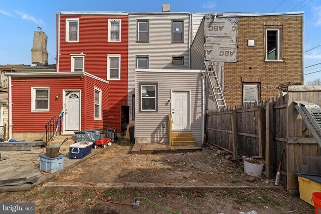 Building Photo - 346 Ridgeway St