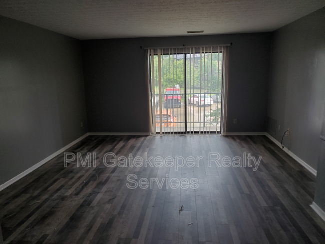 Building Photo - 7226 Creekview Dr