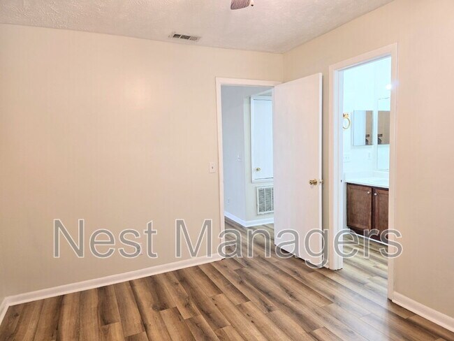 Building Photo - 6768 Willowbrook Dr