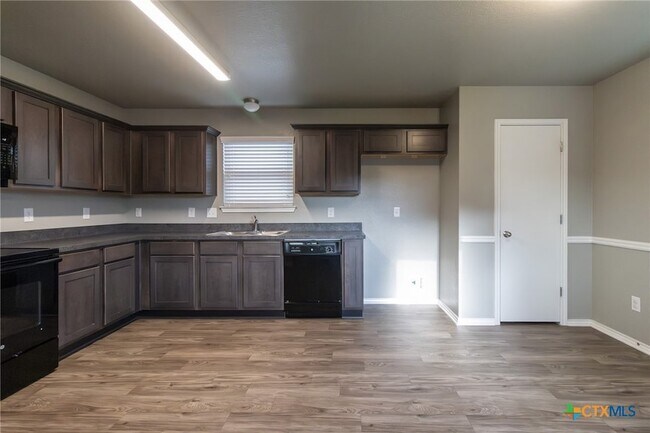 Building Photo - 2305 Vicksburg Ln