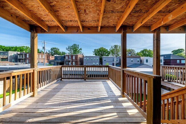 Building Photo - GRADUATE STUDENTS!! 2 Bed 2 Bath Near SSM Cardinal Glennon, St. Louis University